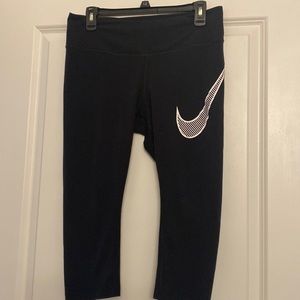 NWOT Nike Swoosh Capri Legging Yoga Pants - Size L